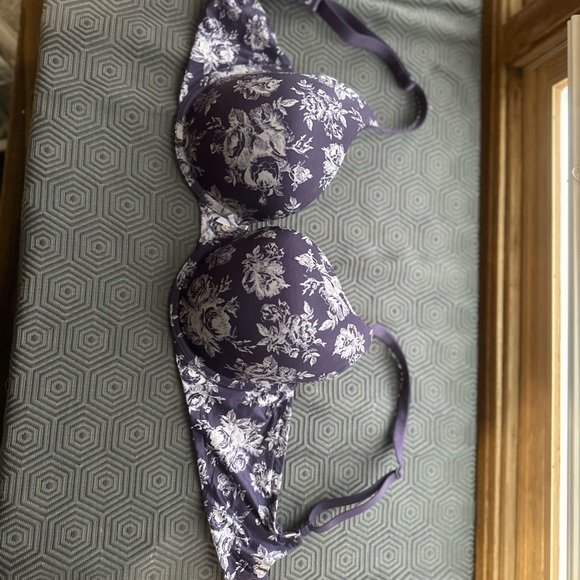 Victoria Secrets Bra - Picture 3 of 3